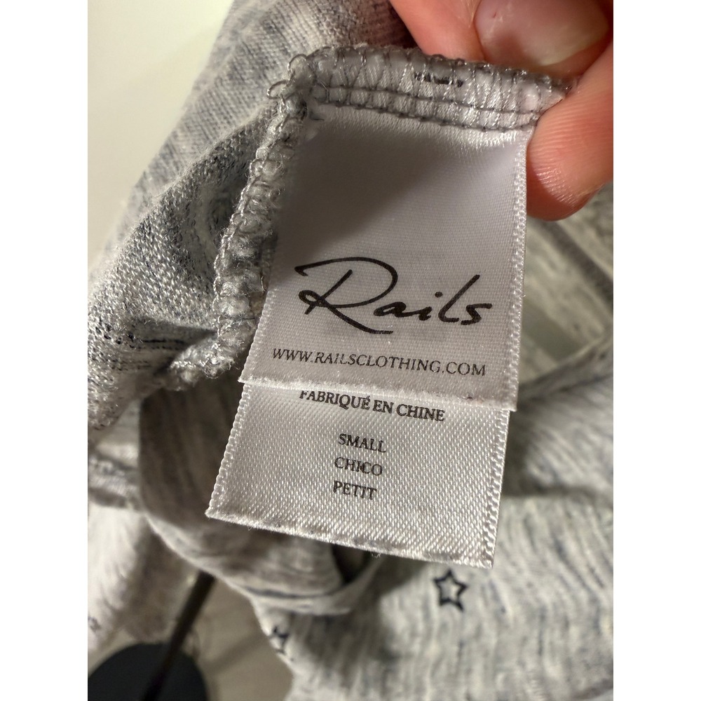 Rails Sami Star Print V-Neck Linen Blend Top Heather Grey Nebula Small - Picture 4 of 7